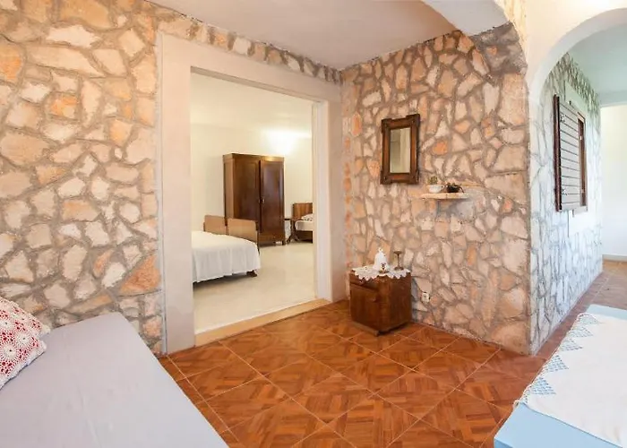 Dalmatinska Kuca Milna (Brac)