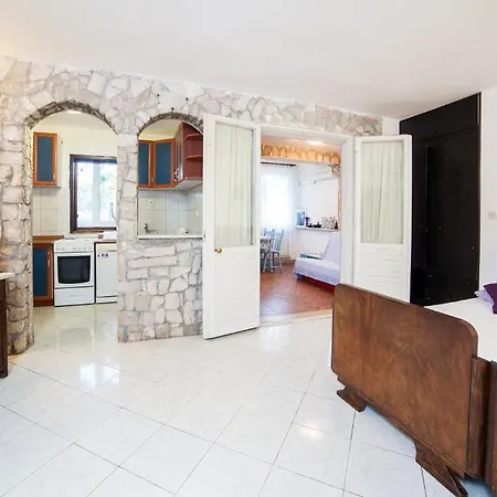 Dalmatinska Kuca Apartment *