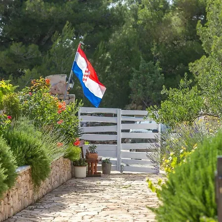 Dalmatinska Kuca Milna (Brac)